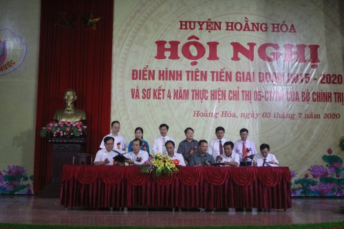 10. Các cụm thi đua huyện Hoằng Hóa ký cam kết thi đua giai đoạn 2020-2025.JPG